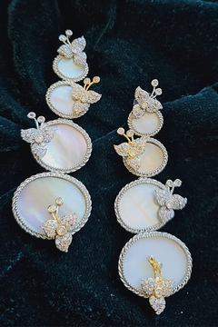 Daggling pearls Earring